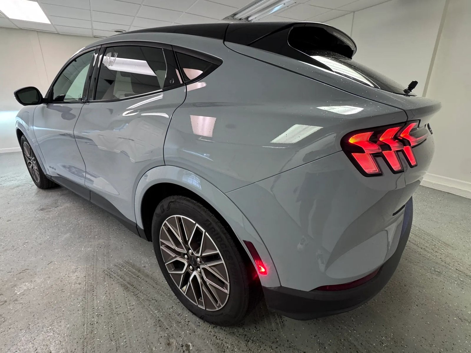 2025 Ford Mustang Mach-E Premium photo 6