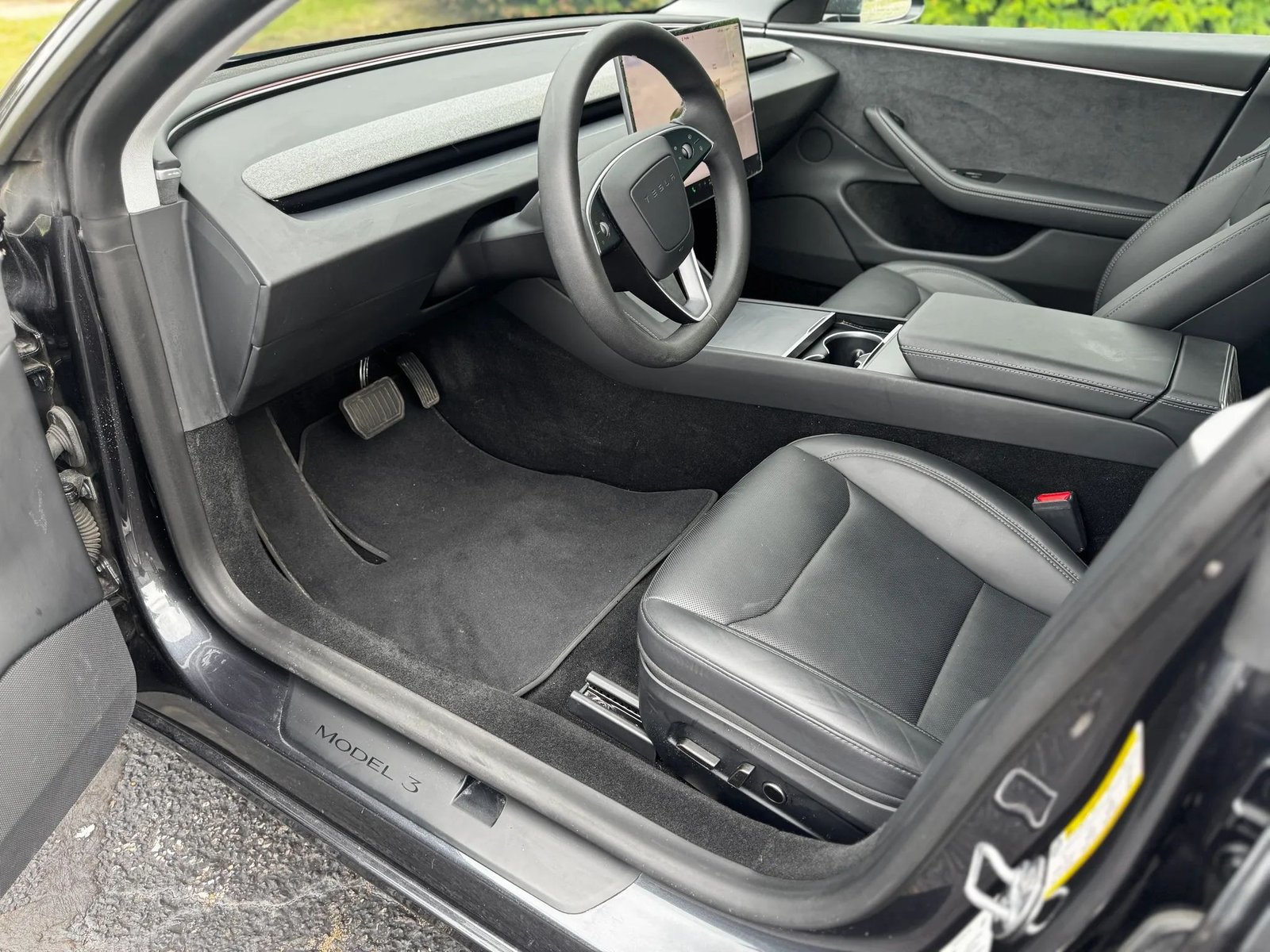 2025 Tesla Model 3 Long Range photo 10