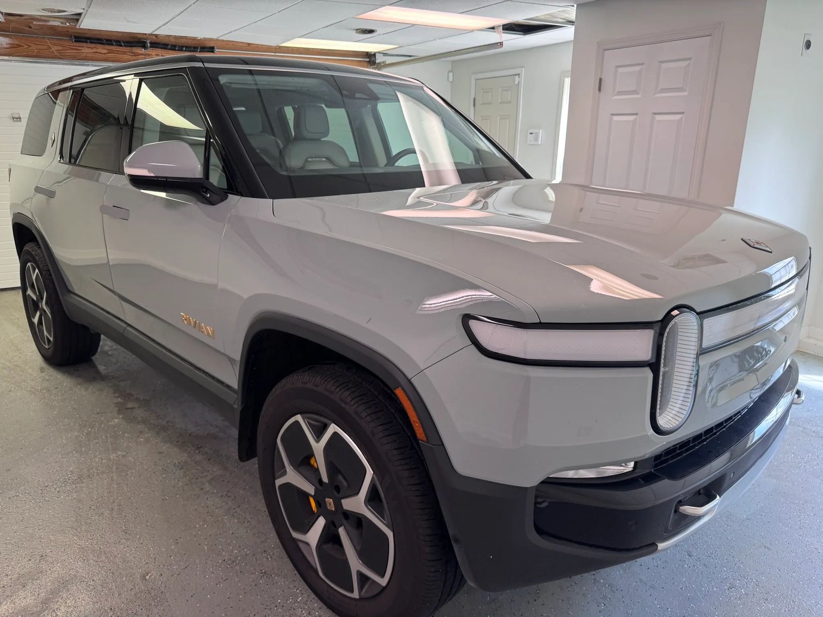 2023 Rivian R1S Adventure photo 1