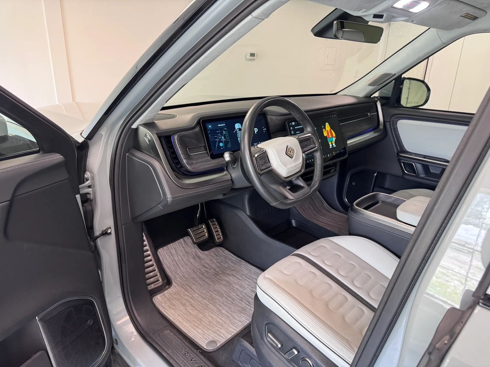 2023 Rivian R1S Adventure photo 9