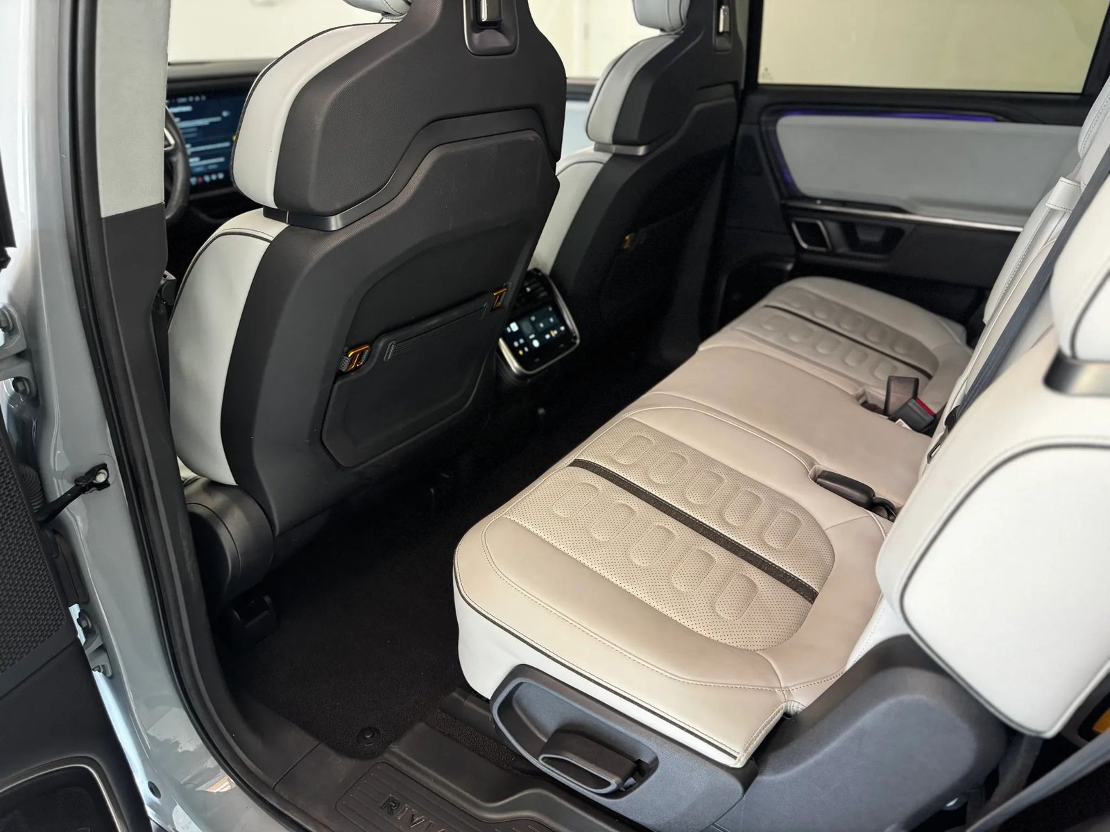 Used 2023 Rivian R1S Adventure in Half Moon Grey, photo 16 of 24