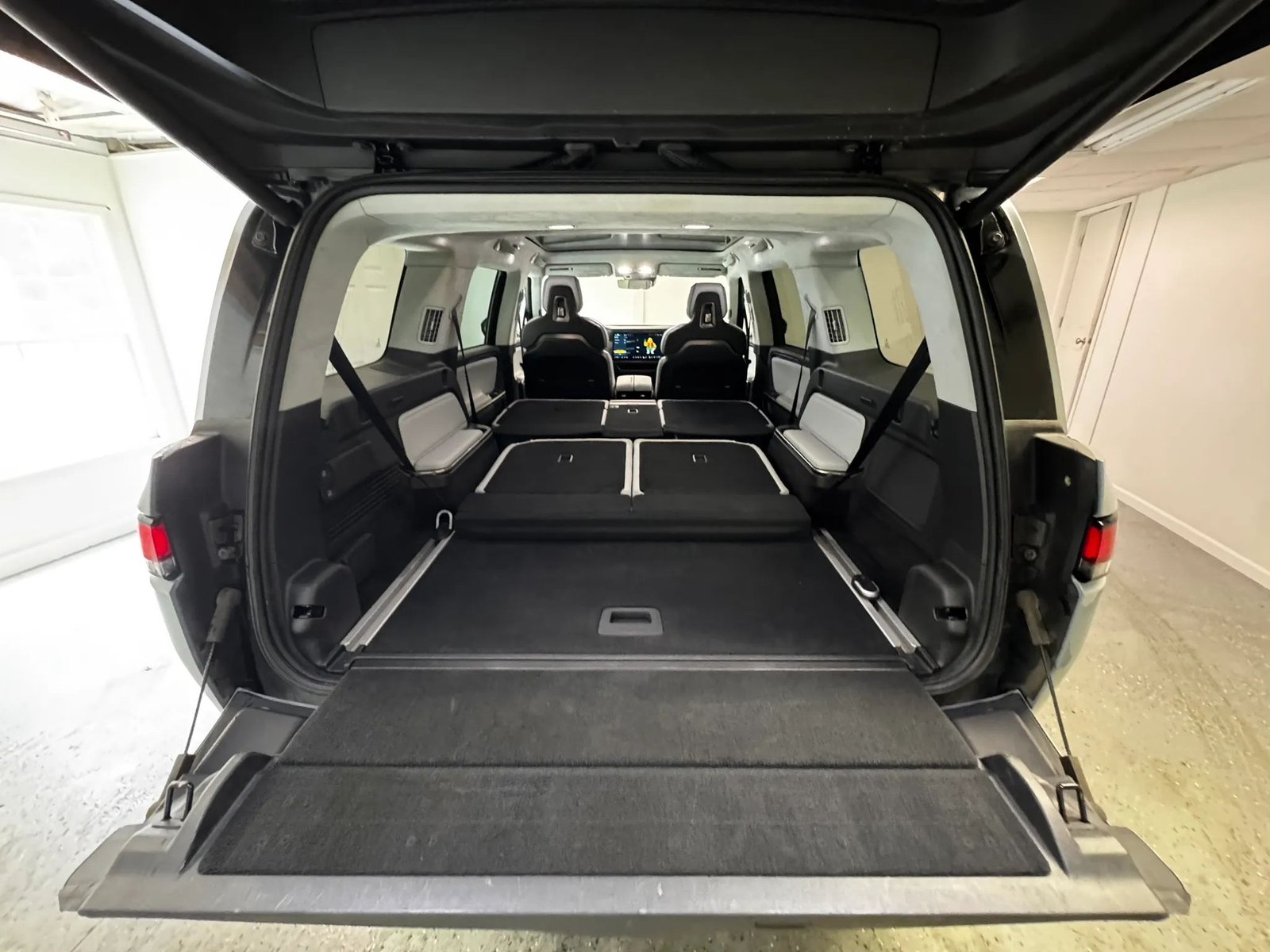 Used 2023 Rivian R1S Adventure in Half Moon Grey, photo 17 of 24