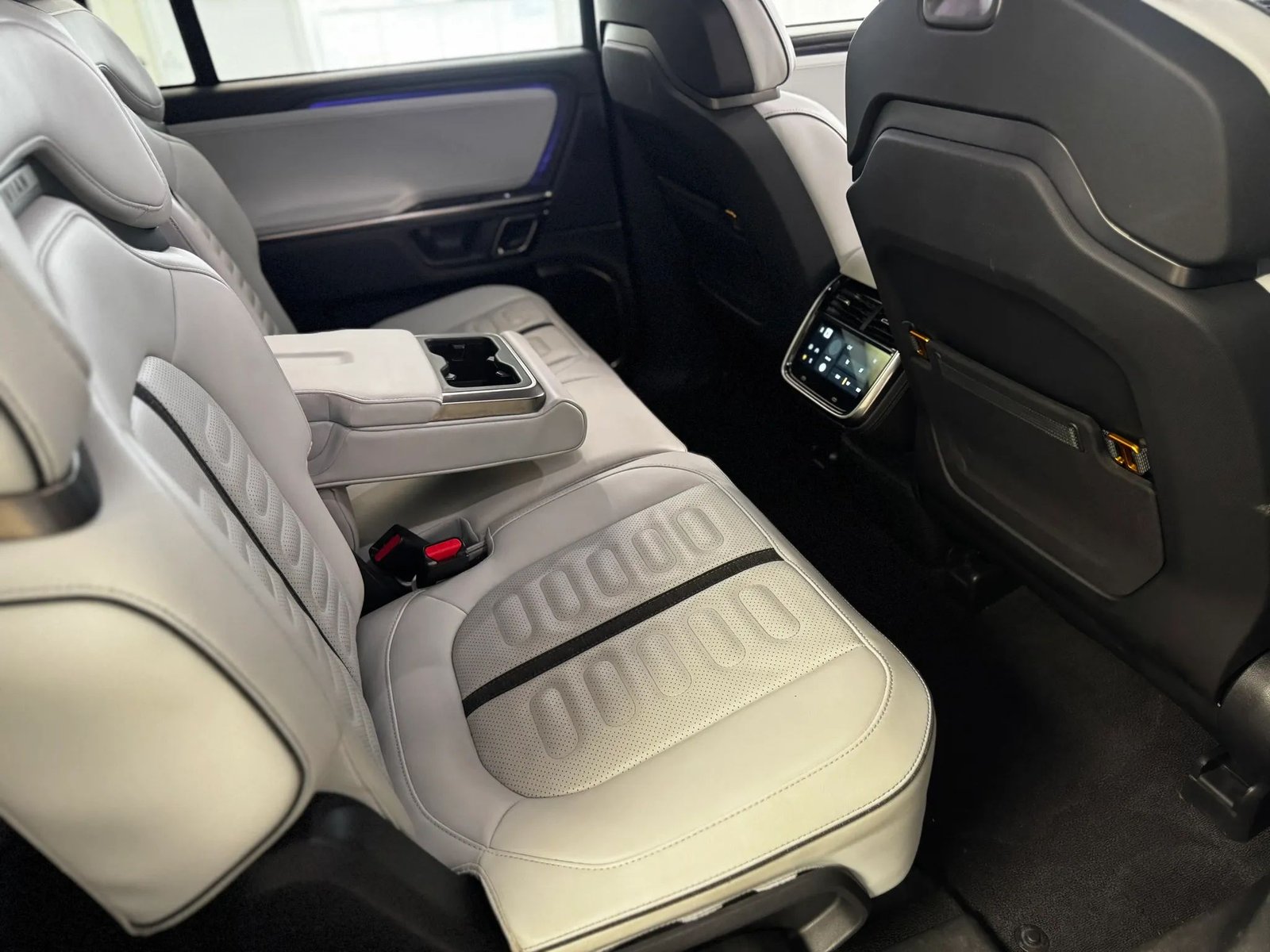 Used 2023 Rivian R1S Adventure in Half Moon Grey, photo 22 of 24