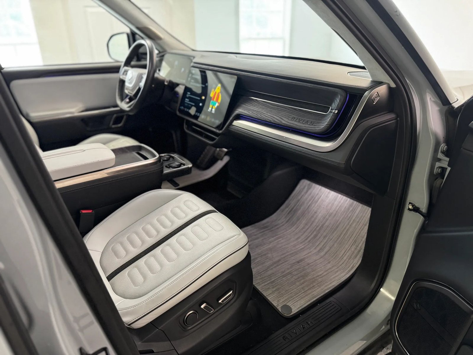 Used 2023 Rivian R1S Adventure in Half Moon Grey, photo 23 of 24