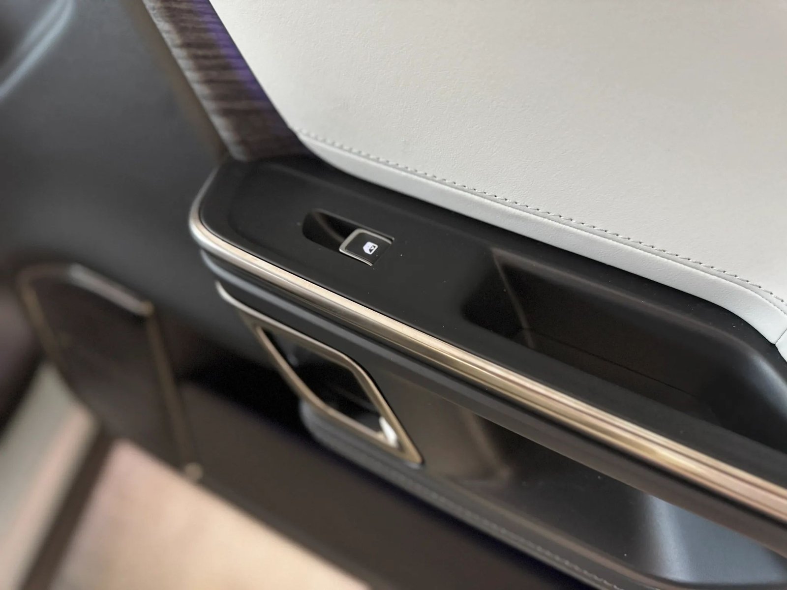 Used 2023 Rivian R1S Adventure in Half Moon Grey, photo 24 of 24