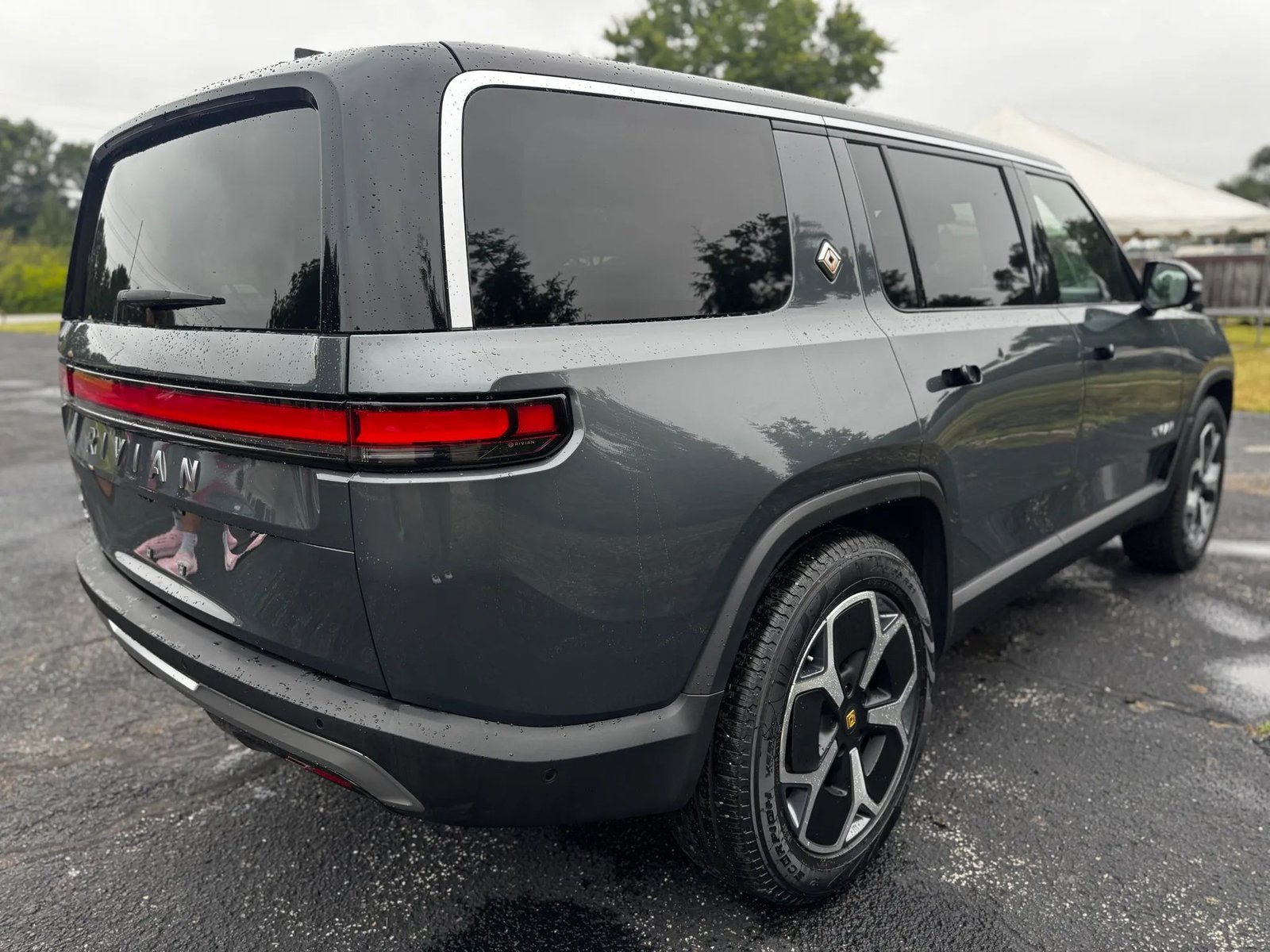 2024 Rivian R1S Adventure photo 5
