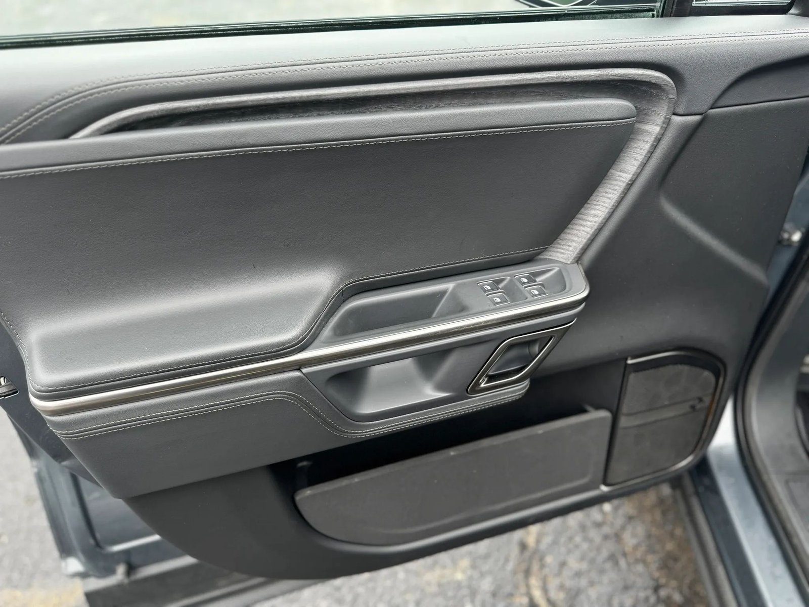 2024 Rivian R1S Adventure photo 10