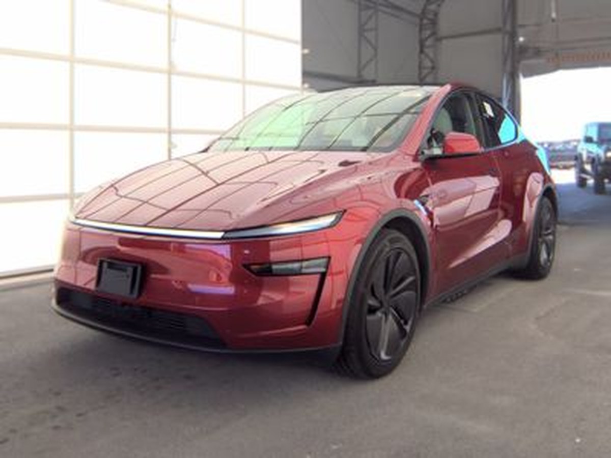 Used 2026 Tesla Model Y Long Range in Red, photo 1 of 6