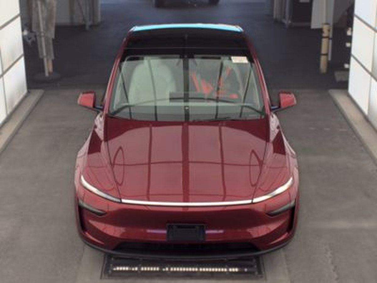 Used 2026 Tesla Model Y Long Range in Red, photo 3 of 6