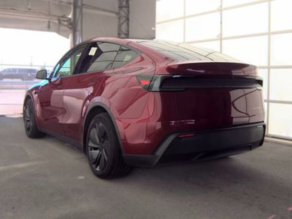 Used 2026 Tesla Model Y Long Range in Red, photo 4 of 6