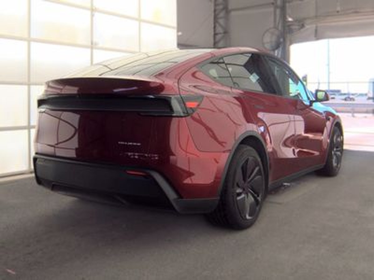 Used 2026 Tesla Model Y Long Range in Red, photo 5 of 6