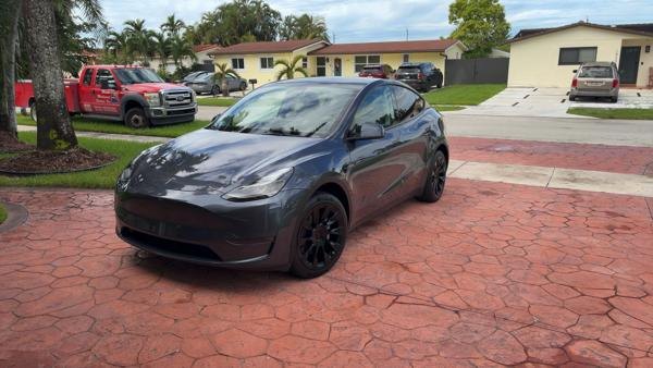 2023 Tesla Model Y Long Range photo 1