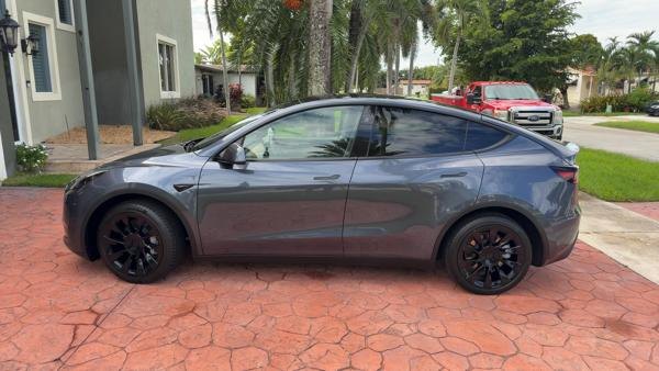 2023 Tesla Model Y Long Range photo 2