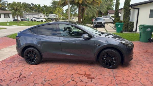 2023 Tesla Model Y Long Range photo 4