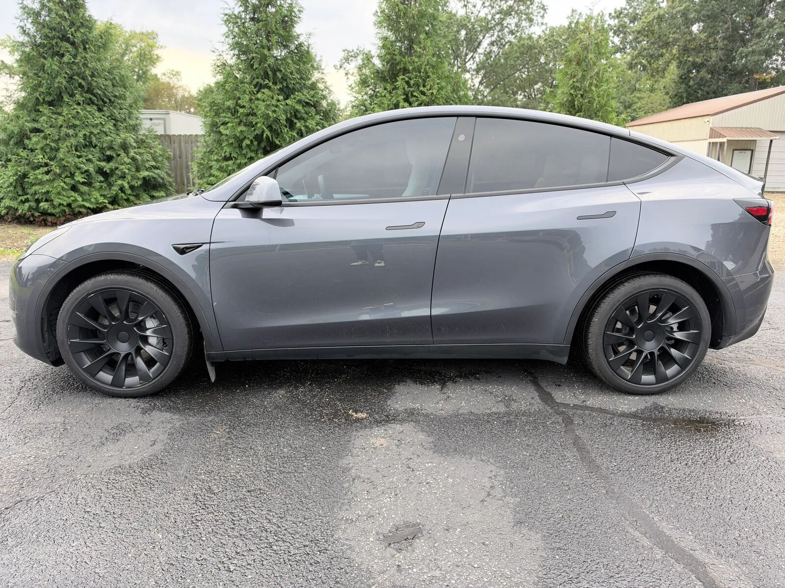 2023 Tesla Model Y Long Range photo 2