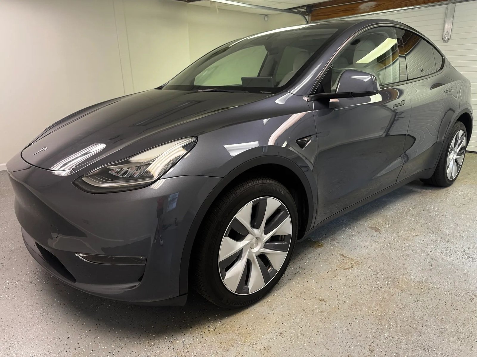 2023 Tesla Model Y Long Range photo 1