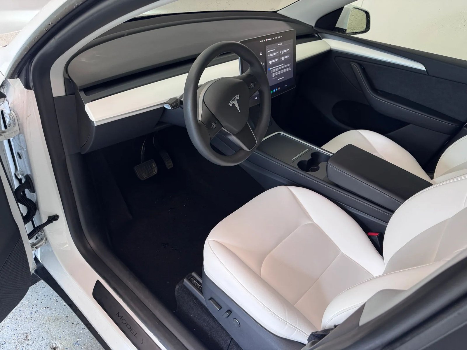 2023 Tesla Model Y photo 9