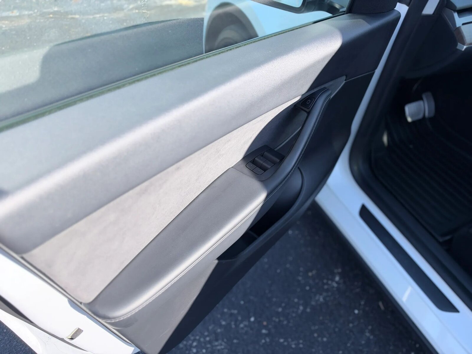 Used 2022 Tesla Model Y Performance in Pearl White Multi-Coat, photo 8 of 32