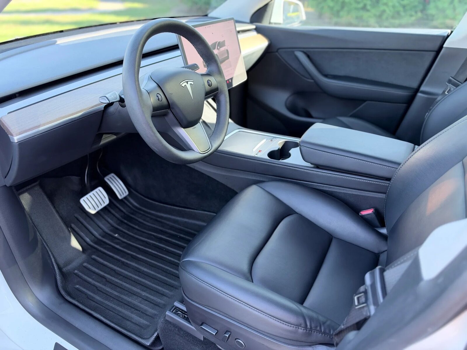 Used 2022 Tesla Model Y Performance in Pearl White Multi-Coat, photo 9 of 32
