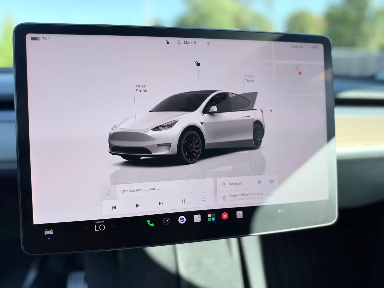 Used 2022 Tesla Model Y Performance in Pearl White Multi-Coat, photo 11 of 32