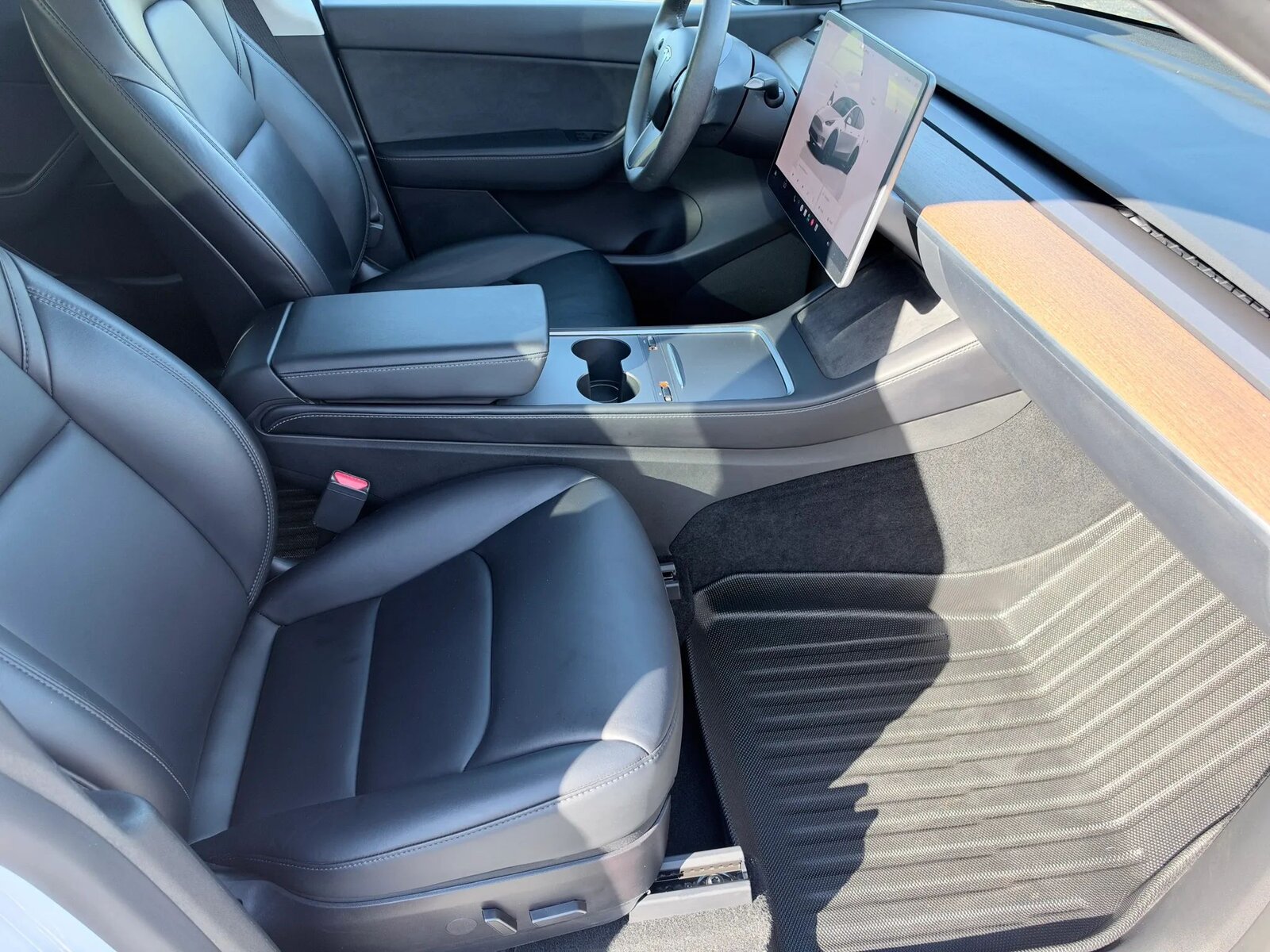 Used 2022 Tesla Model Y Performance in Pearl White Multi-Coat, photo 30 of 32