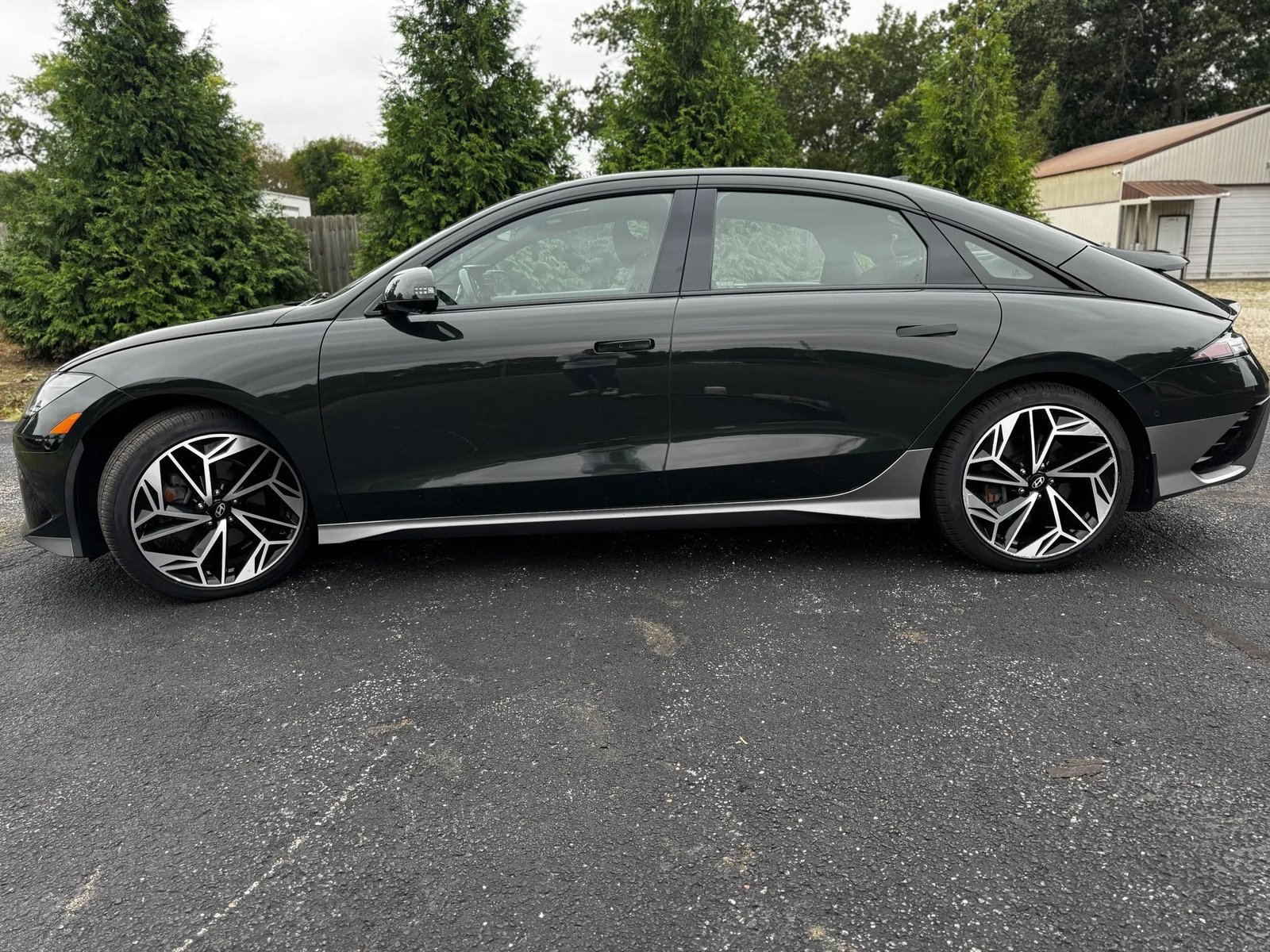 2023 Hyundai Ioniq 6 Limited AWD photo 3