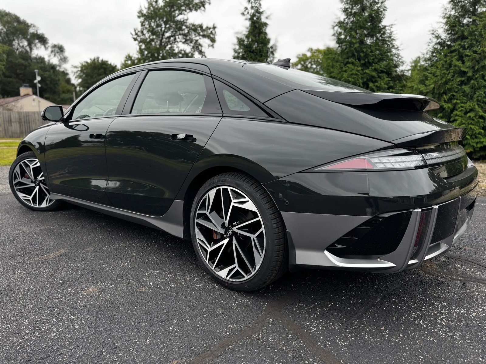 2023 Hyundai Ioniq 6 Limited AWD photo 4