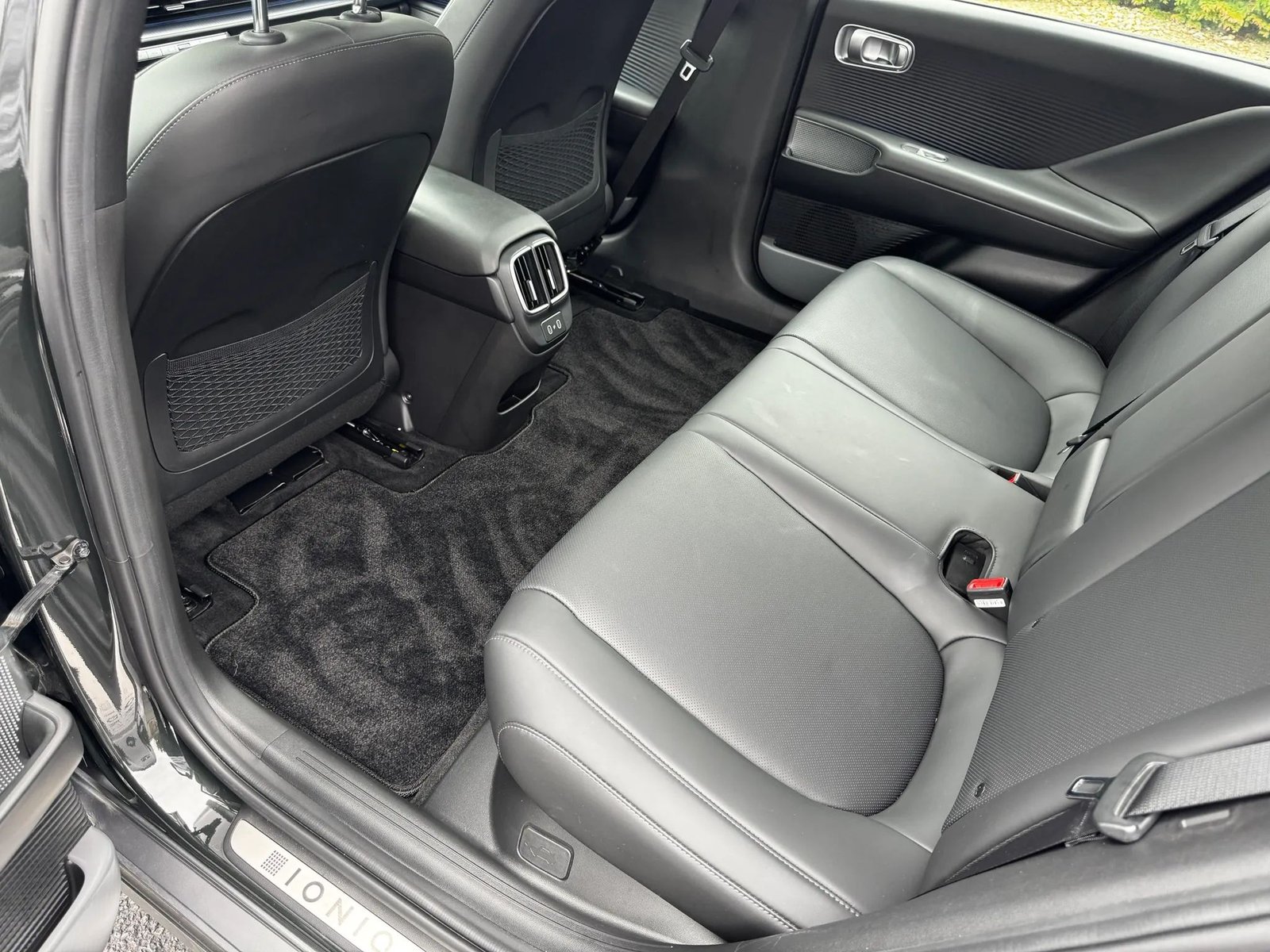 Used 2023 Hyundai Ioniq 6 Limited AWD in Abyss Black Pearl, photo 18 of 31