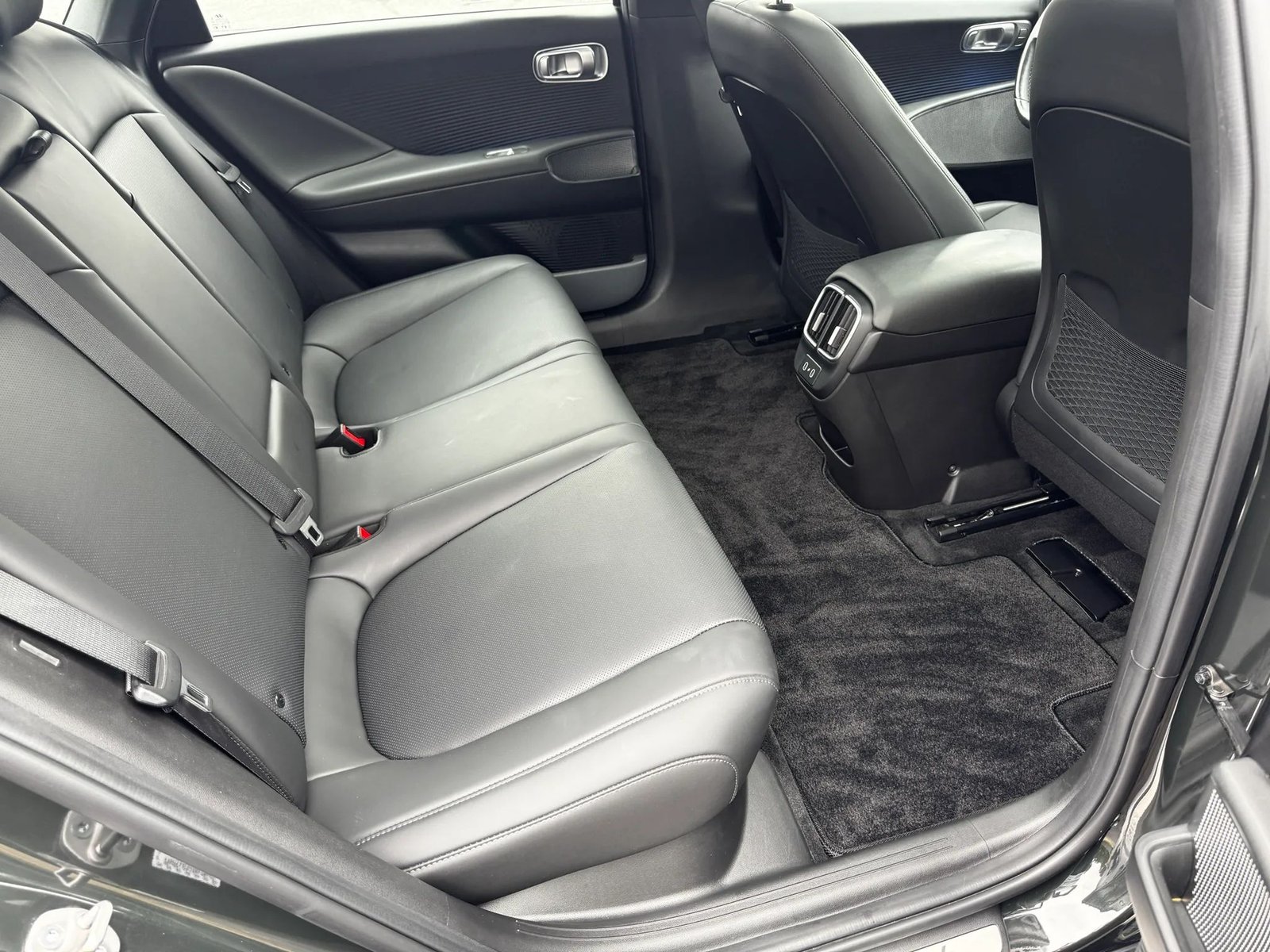 Used 2023 Hyundai Ioniq 6 Limited AWD in Abyss Black Pearl, photo 25 of 31