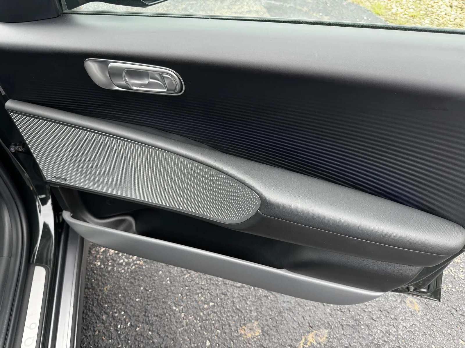 Used 2023 Hyundai Ioniq 6 Limited AWD in Abyss Black Pearl, photo 26 of 31